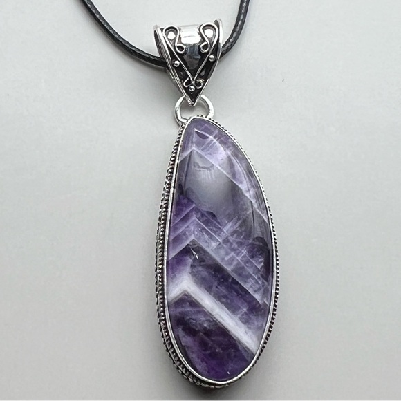 New Chevron Amethyst Crystal Stone Silver Overlay Vintage Style Pendant Necklace - Picture 3 of 7